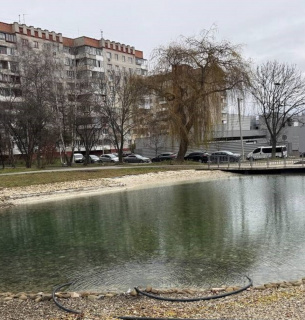 Львів: озеро на вул. Панча завершують наповнювати водою