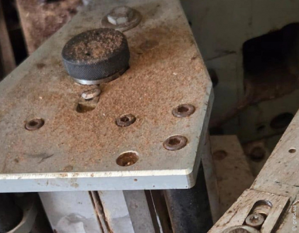 Митники в порту Рені затримали лінію для виробництва цигарок