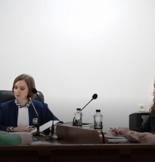 Смерть 10-річної Майї в Ужгороді: мати засуджена до 5 років умовно за бездіяльність після жорстокого побиття вітчимом, який отримав довічне ув'язнення.