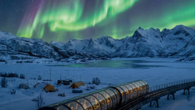 Норвегія презентувала внноваційний панорамний поїзд для спостереження за Північним сяйвом