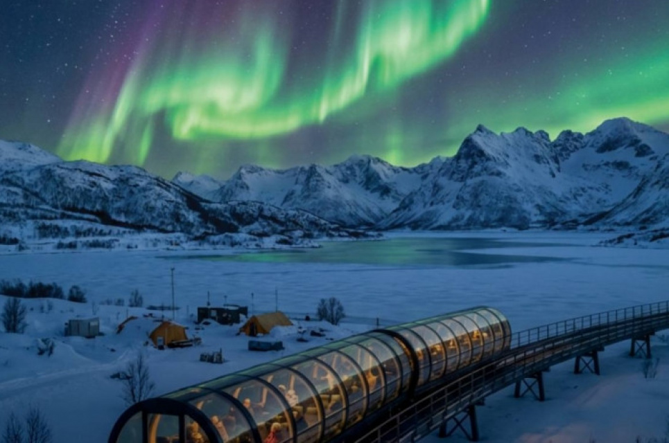 Норвегія презентувала внноваційний панорамний поїзд для спостереження за Північним сяйвом