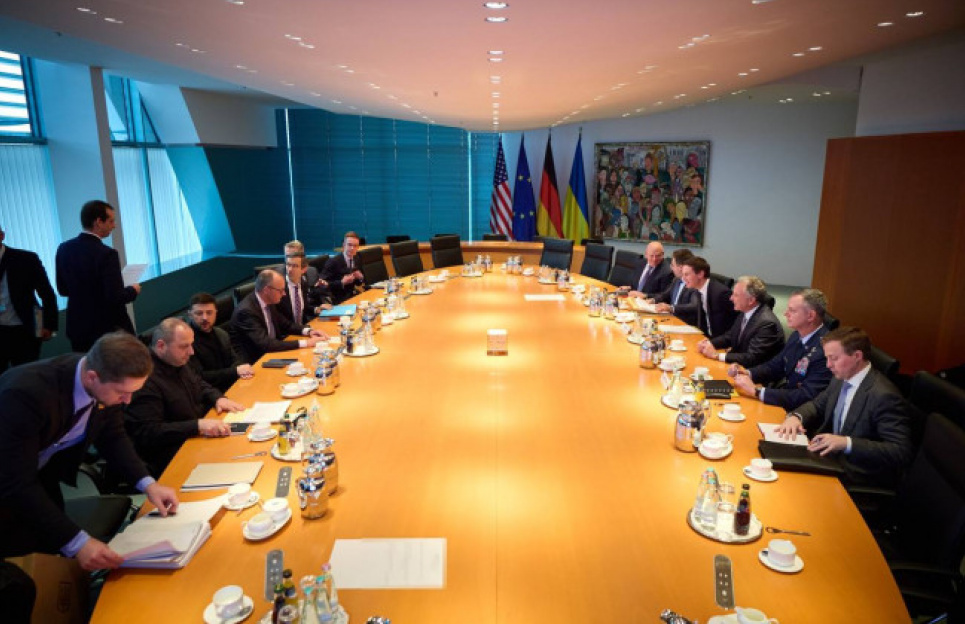 Зеленский в Берлине начал встречу с США по вопросам гарантий безопасности