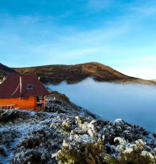 В Карпатах обновили горный приют «Рогнеска» для туристов
