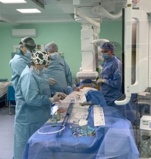 У Черкасах уперше імплантували індивідуальний стент-графт при дисекції аортиУ Черкасах уперше імплантували індивідуальний стент-графт при дисекції аорти