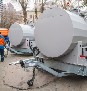 Тепло для лікарень: «Київтеплоенерго» задіяло мобільні котельні після обстрілів