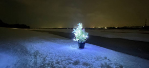 Суворий і скований кригою Дніпро зустрічає Новий рік під завивання завірюхи (ФОТО)