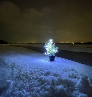 Суворий і скований кригою Дніпро зустрічає Новий рік під завивання завірюхи (ФОТО)