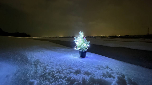 Суворий і скований кригою Дніпро зустрічає Новий рік під завивання завірюхи (ФОТО)