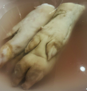 Як правильно приготувати свинячі ніжки, щоб зберегти максимум користі