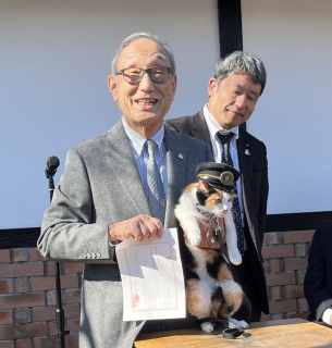 Кошачья смена: в Японии четвероногие возглавили железнодорожные станции (ФОТО)