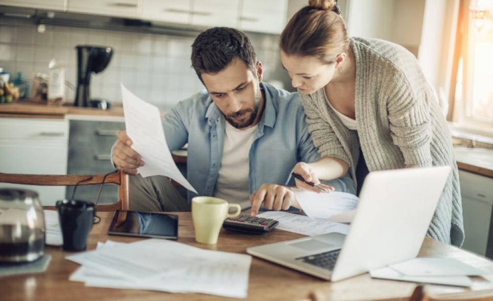 Как научиться пользоваться деньгами без крайностей