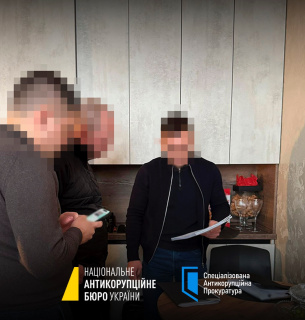 «Дипломатичні» цигарки на мільйони: НАБУ розкрило масштабну схему на КПП «Тиса»