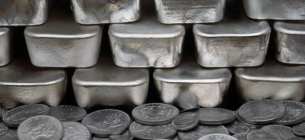 Серебряная лихорадка 2026: цена на металл пересекла отметку в $100