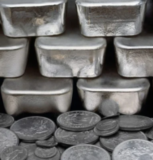 Серебряная лихорадка 2026: цена на металл пересекла отметку в $100