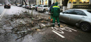 Трасу М-13 на Одещині повністю перекрили: крижаний дощ паралізував рух