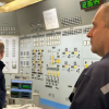 Технічний персонал стежить за роботою диспетчерської на Хмельницькій атомній електростанції. Фото: BBC