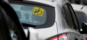 Нові правила паркування та пільг: Кабмін схвалив законопроєкт про переваги для водіїв з інвалідністю