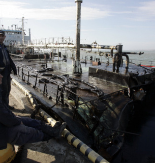 Розслідування Financial Times: 80% експорту нафти «Роснафти» координується з однієї мережі