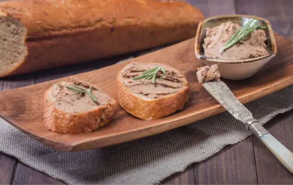 Паштет із квасолі: рецепт пісної закуски з в'яленими томатами