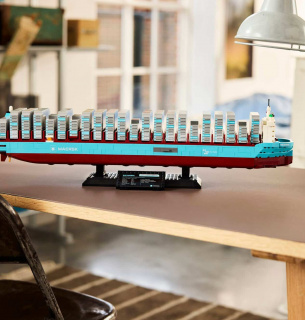 Lego створила модель метанолового контейнеровоза Ane Maersk
