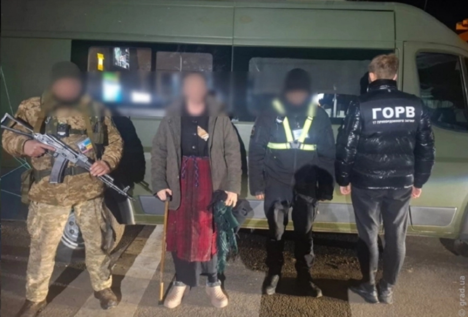Затримання чоловіка в образі бабусі на кордоні