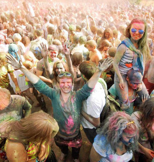 Праздник Холи 2026: веселье, которое может стоить здоровья. Что скрывается за яркими красками?