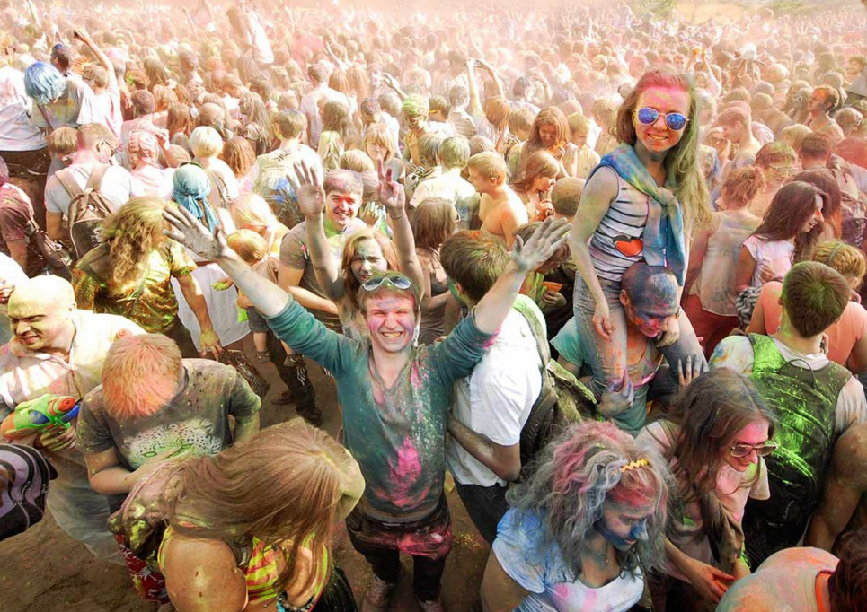 Свято Холі 2026: веселощі, які можуть коштувати здоров’я. Що ховається у яскравих фарбах?