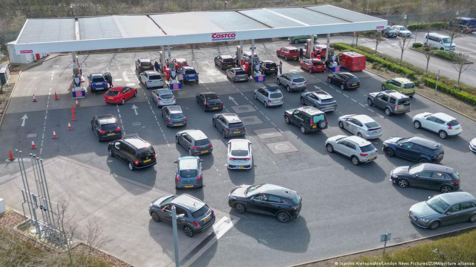 Очереди на АЗС в Великобритании. Фото: Ioannis Alexopoulos/London News Pictures/ZUMA/picture alliance