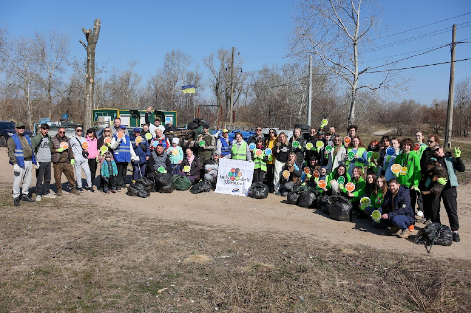 Синергия во имя экологии: как волонтеры, местные жители и коммунальщики спасли от мусора пляж в Оболони