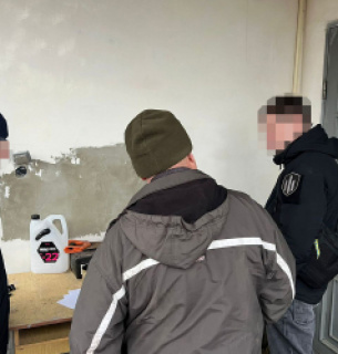 ДБР підозрює експосадовця КЕВ Луганська у розкраданні на дровах