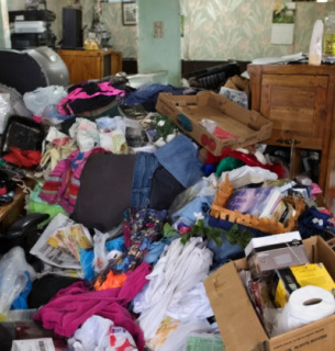 Трагедія у Вероні 2026: диспозофобія як причина смерті 57-річної жінки під купою онлайн-замовлень