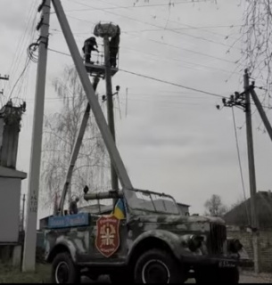 АТ "Черкасиобленерго" рятує гнізда лелек на електроопорах
