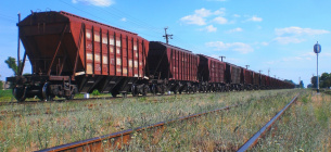 УЗ запроваджує довгострокові договори на зерновози