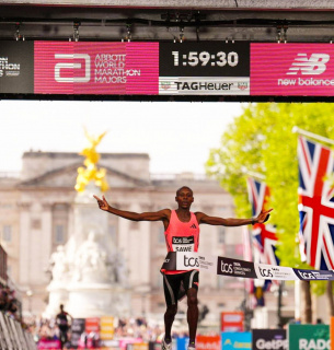 Історичний рекорд: Себастіан Саве першим у світі офіційно вибіг марафон з двох годин