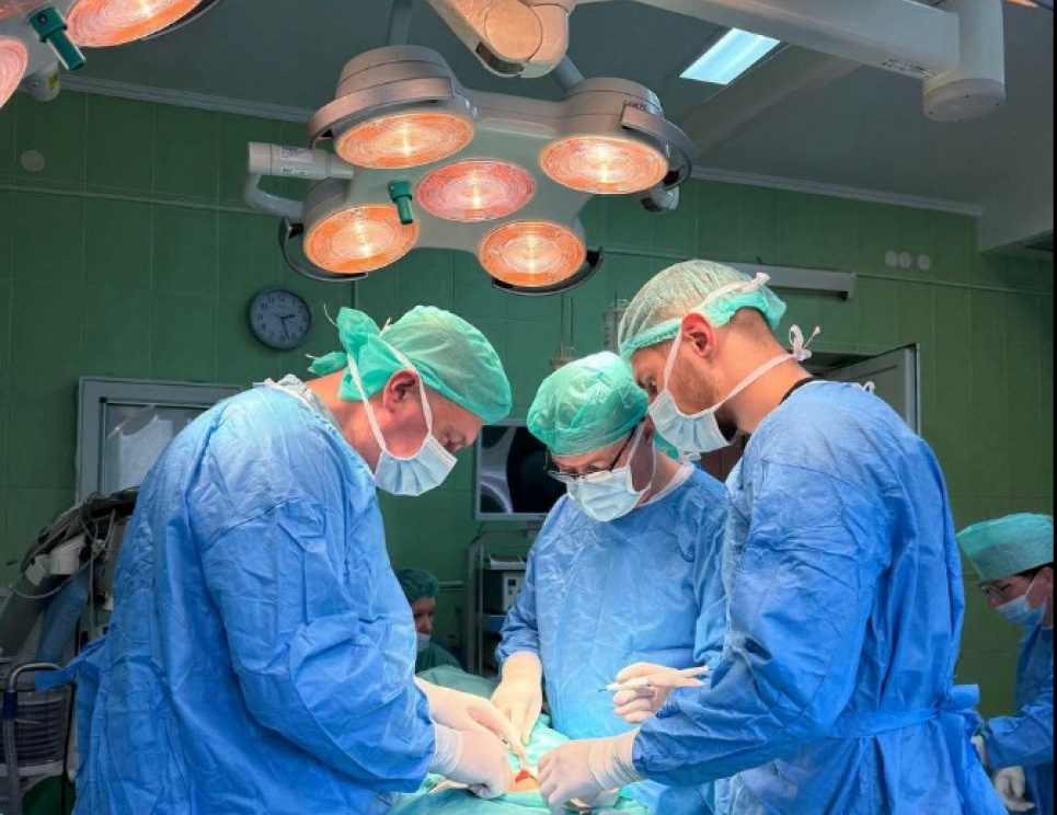 У Львові лікарі дістали термометр із сечового міхура жінки