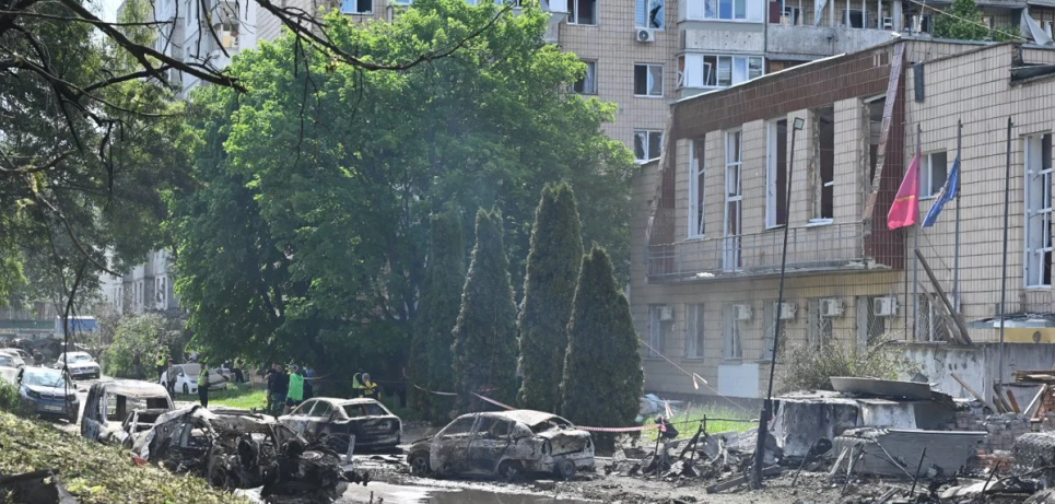 Наслідки обстрілу Подільського району Києва, 2 червня
Фото: Зоряна Стельмах

