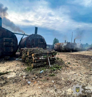 На Березнівщині поліція вилучила піролізні бочки та деревину