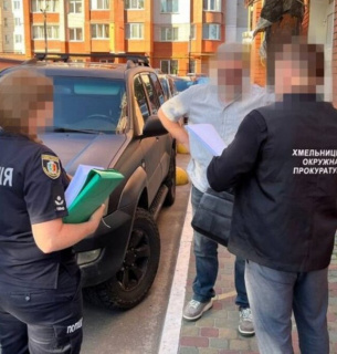 Земельна махінація на 53,8 млн грн: на Хмельниччині викрили адвоката та посадовців. Фото: Прокуратура України