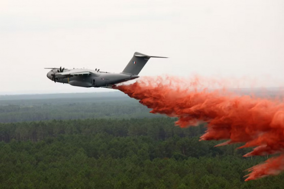 Франція вперше використала військовий A400M для гасіння пожеж