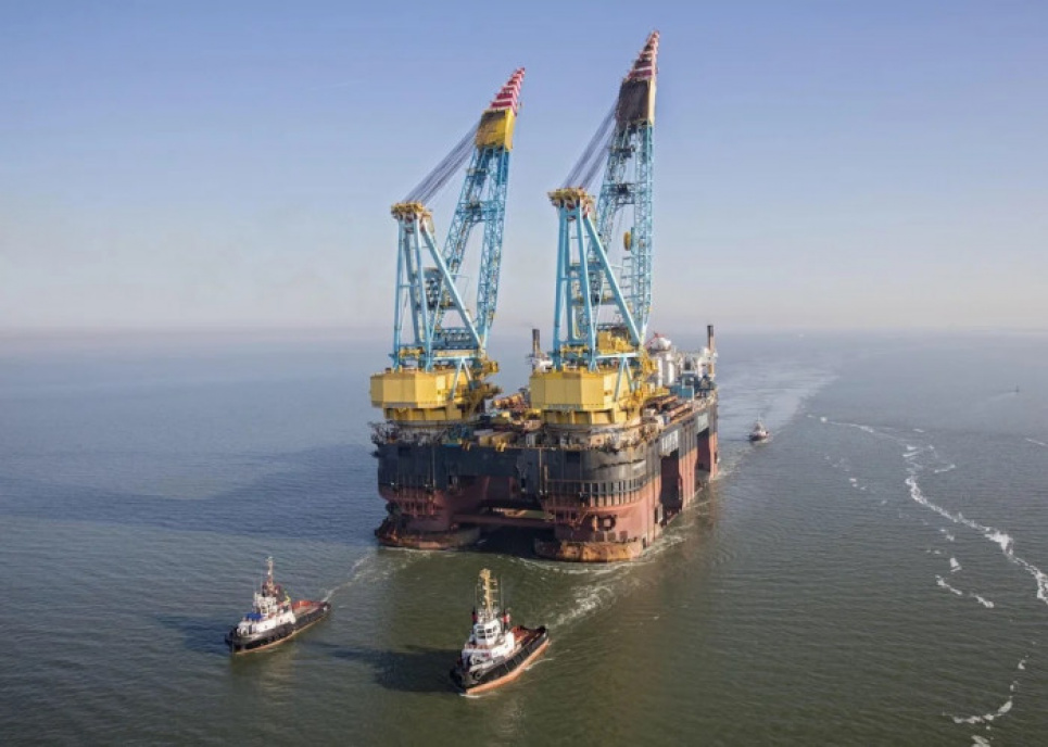 Масштабні роботи в Чорному морі: один із найбільших плавкранів світу встановив платформу проєкту Neptun Deep