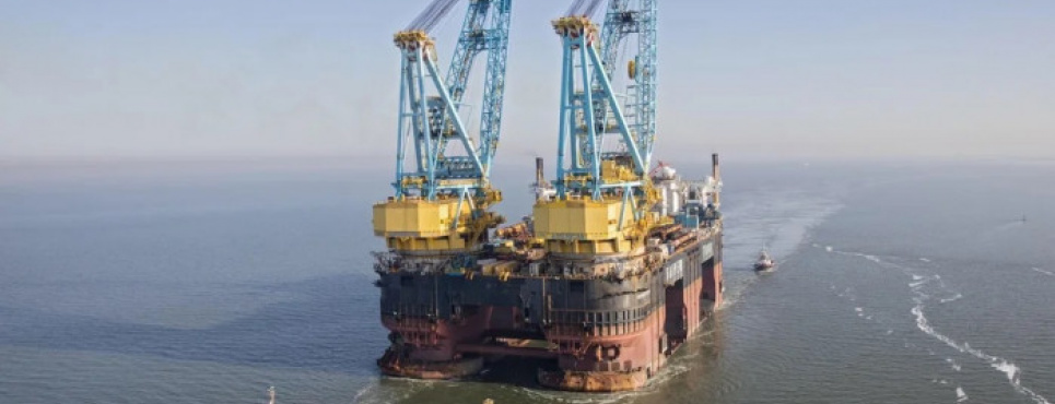 Масштабні роботи в Чорному морі: один із найбільших плавкранів світу встановив платформу проєкту Neptun Deep