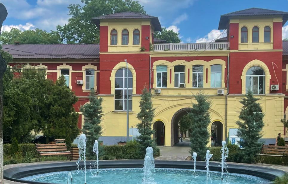 Мільйони для «новобранця»: Одеська лікарня № 11 замовила імплантів на 7 млн грн у ФОП з місячним досвідом