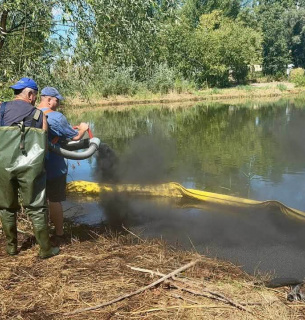 Очищення водойм після обстрілу: обсяг нафтопродуктів на озері Кирилівському зменшився у 33 рази