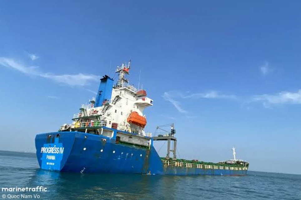 У Чорному морі загорілось та затонуло торговельне судно