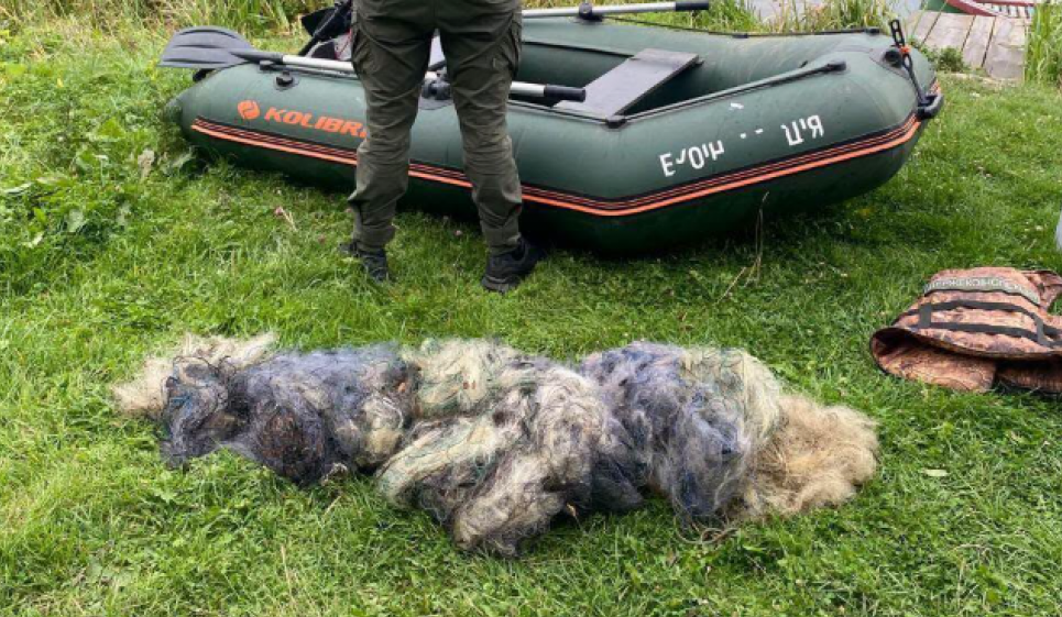 На Житомирщині з річки Случ вилучили 420 метрів браконьєрських сіток