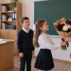 Букет для вчителя без зайвого пакування: як зробити подарунок красивим та більш екологічним