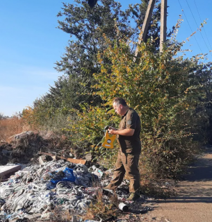 На Одещині виявили стихійні сміттєзвалища вздовж польової дороги