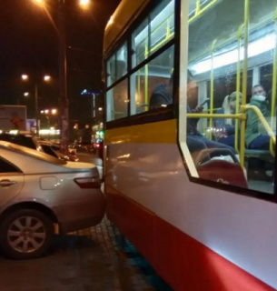 В Одесі штрафуватимуть і евакуйовуватимуть авто за блокування трамваїв